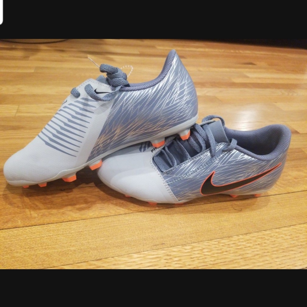 Soccer cleats
